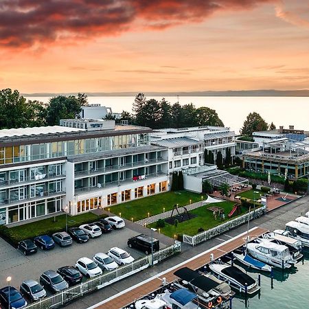 Hotel Yacht Wellness & Business Siofok Exterior photo