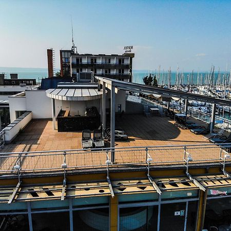 Hotel Yacht Wellness & Business Siofok Exterior photo