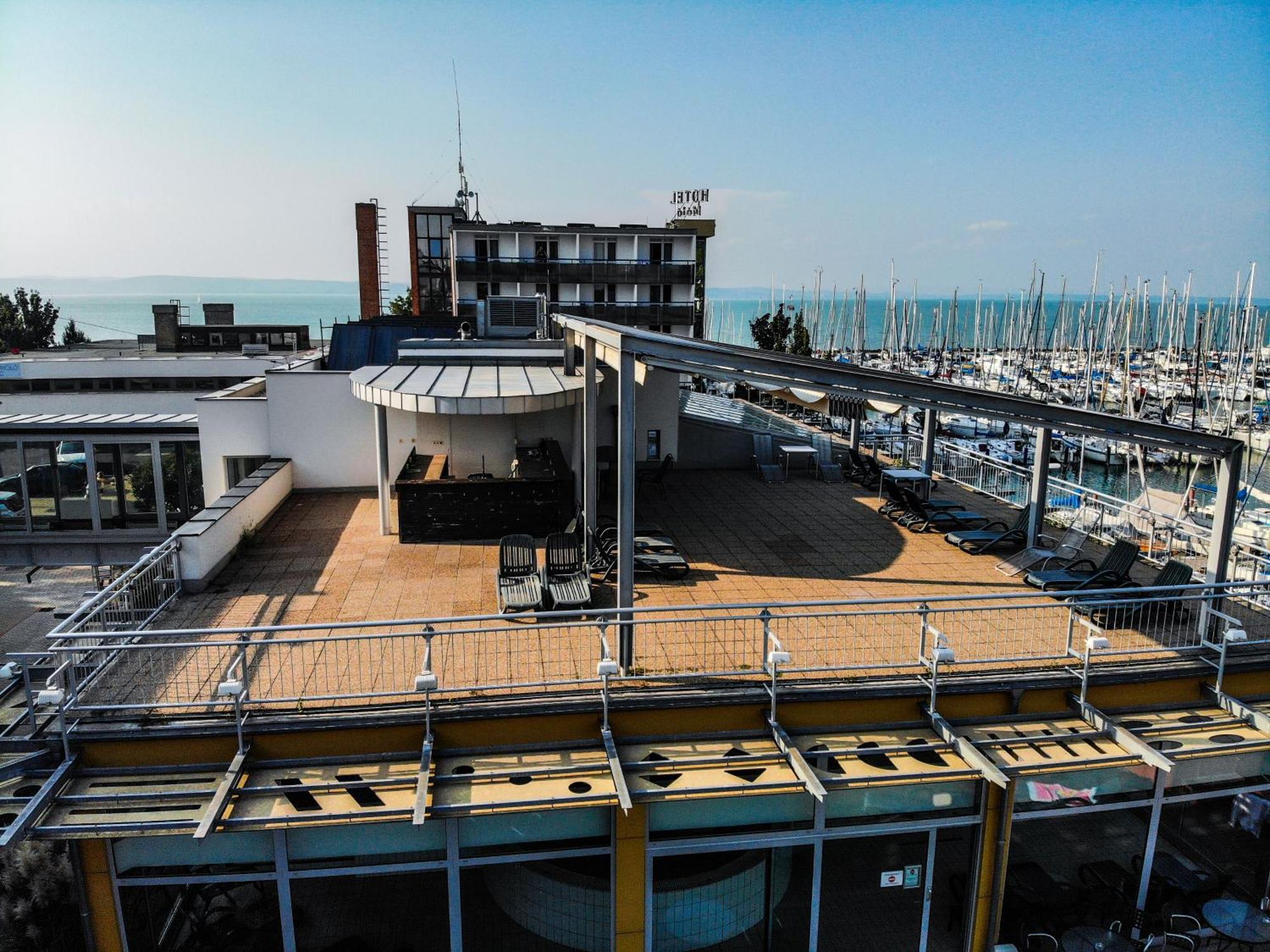 Hotel Yacht Wellness & Business Siofok Exterior photo